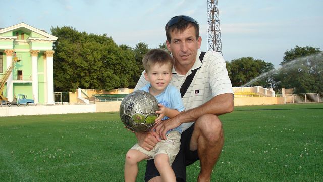 Виктор с младшим сыном (фото 2012 года)