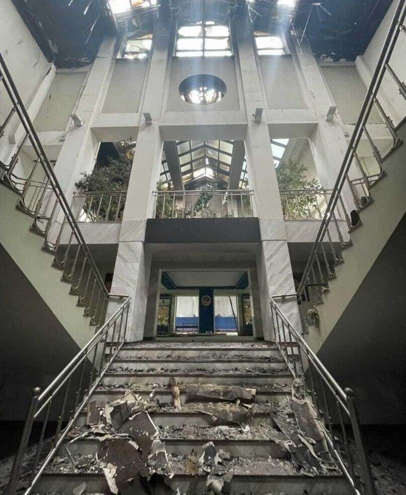В Ирпене оккупанты повредили здание налогового университета. Фото