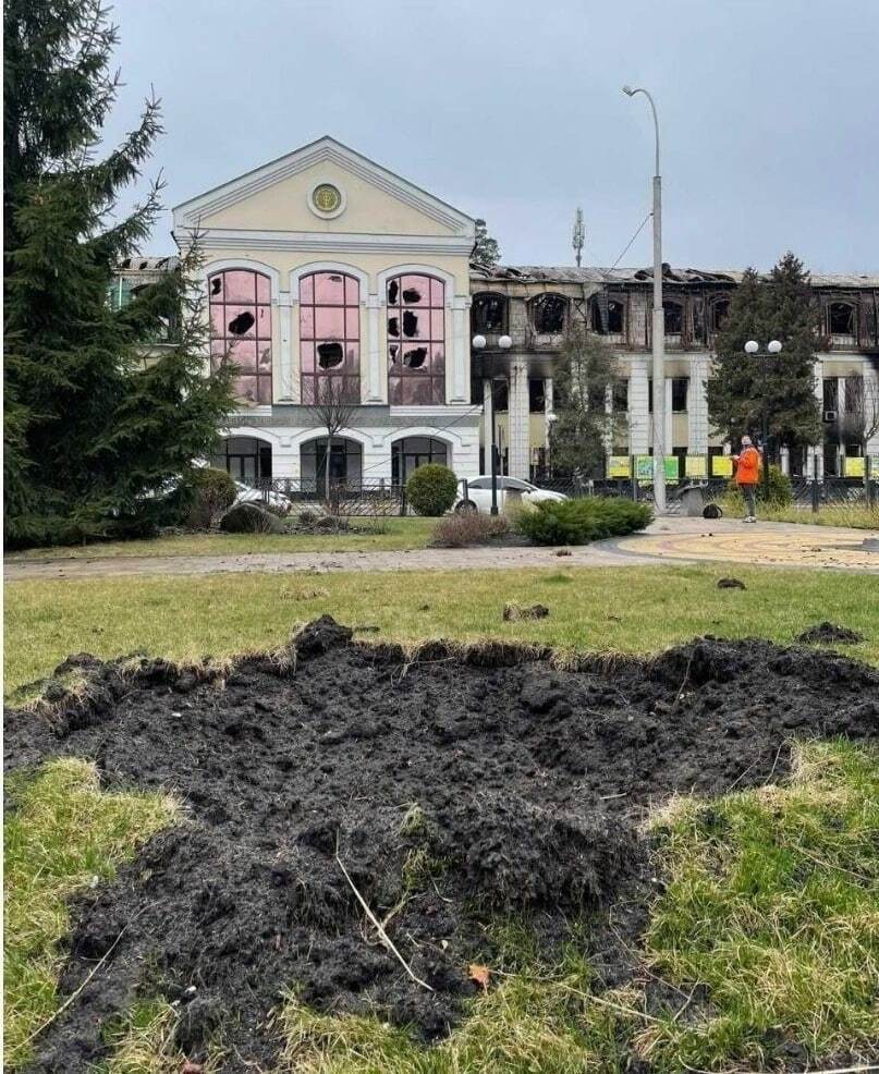 В Ірпені окупанти пошкодили будівлю податкового університету. Фото