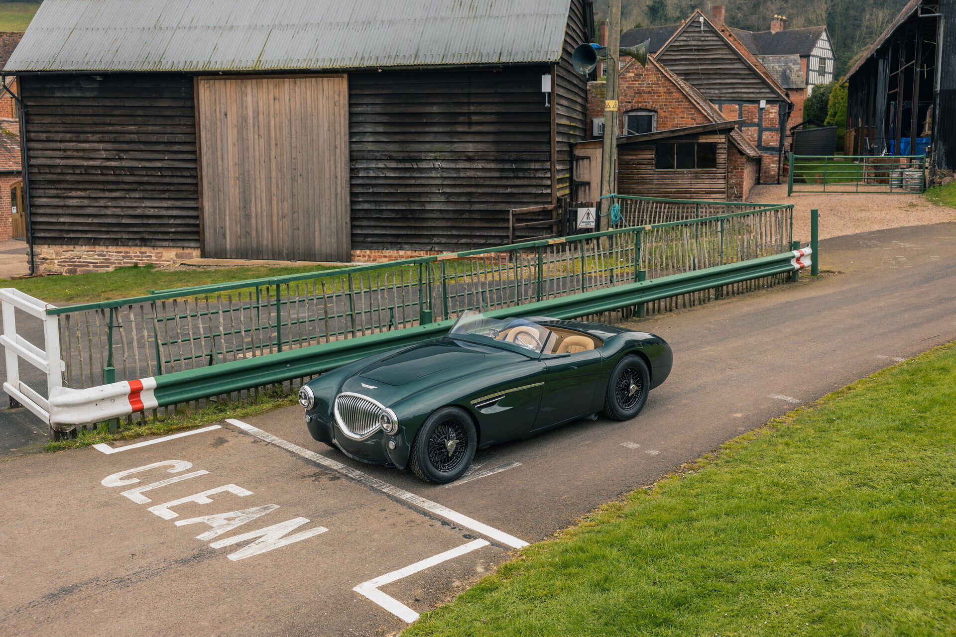 Компания Caton решила возродить популярную в 50-годы модель Austin Healey 100