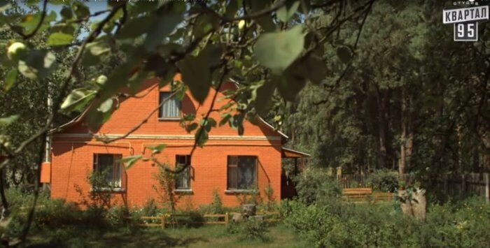 Будинок зі "Сватів" у Горенці до приходу російських окупантів
