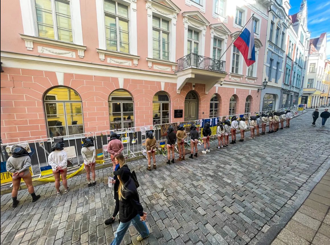 Они протестовали против насилия в Украине