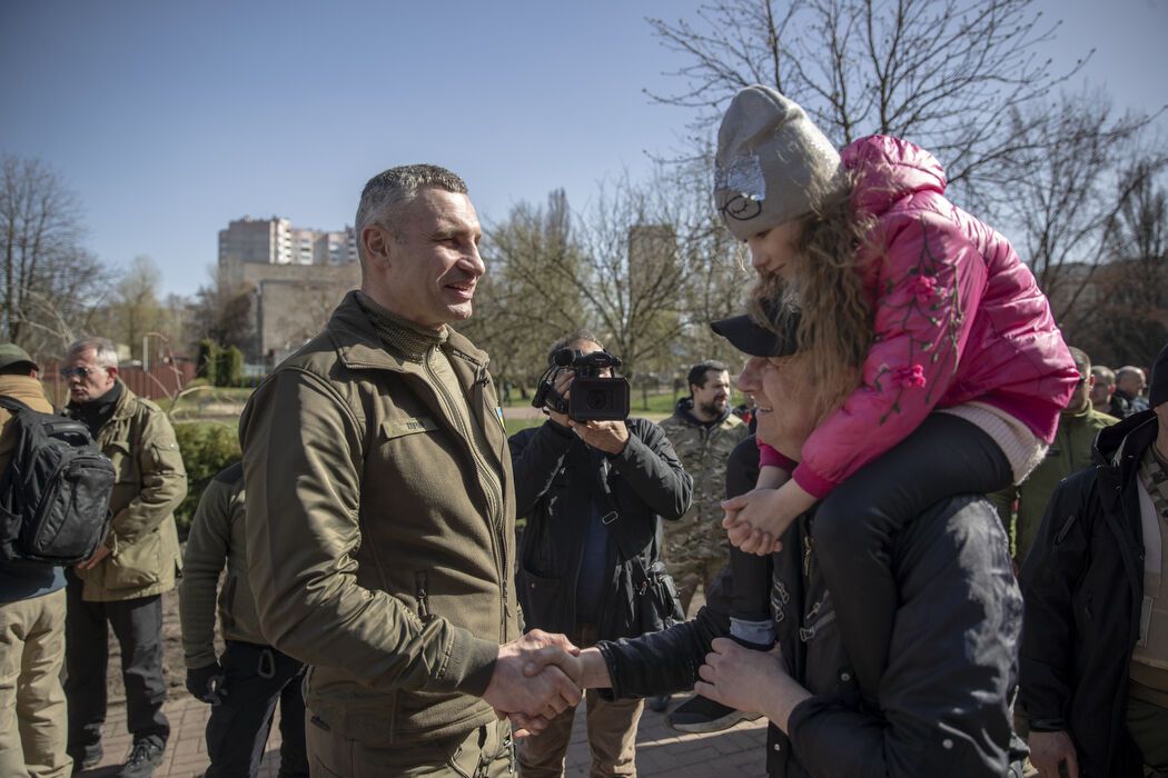 Кличко подписал проект решения о переименовании сквера дружбы между Киевом и Москвой в Сквер Героев Мариуполя