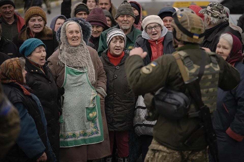 "Життя має перемогти, і ми переможемо": Зеленський показав кадри України під час війни