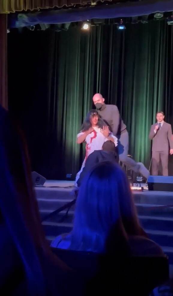 Юлия Косивчук выбежала на сцену.