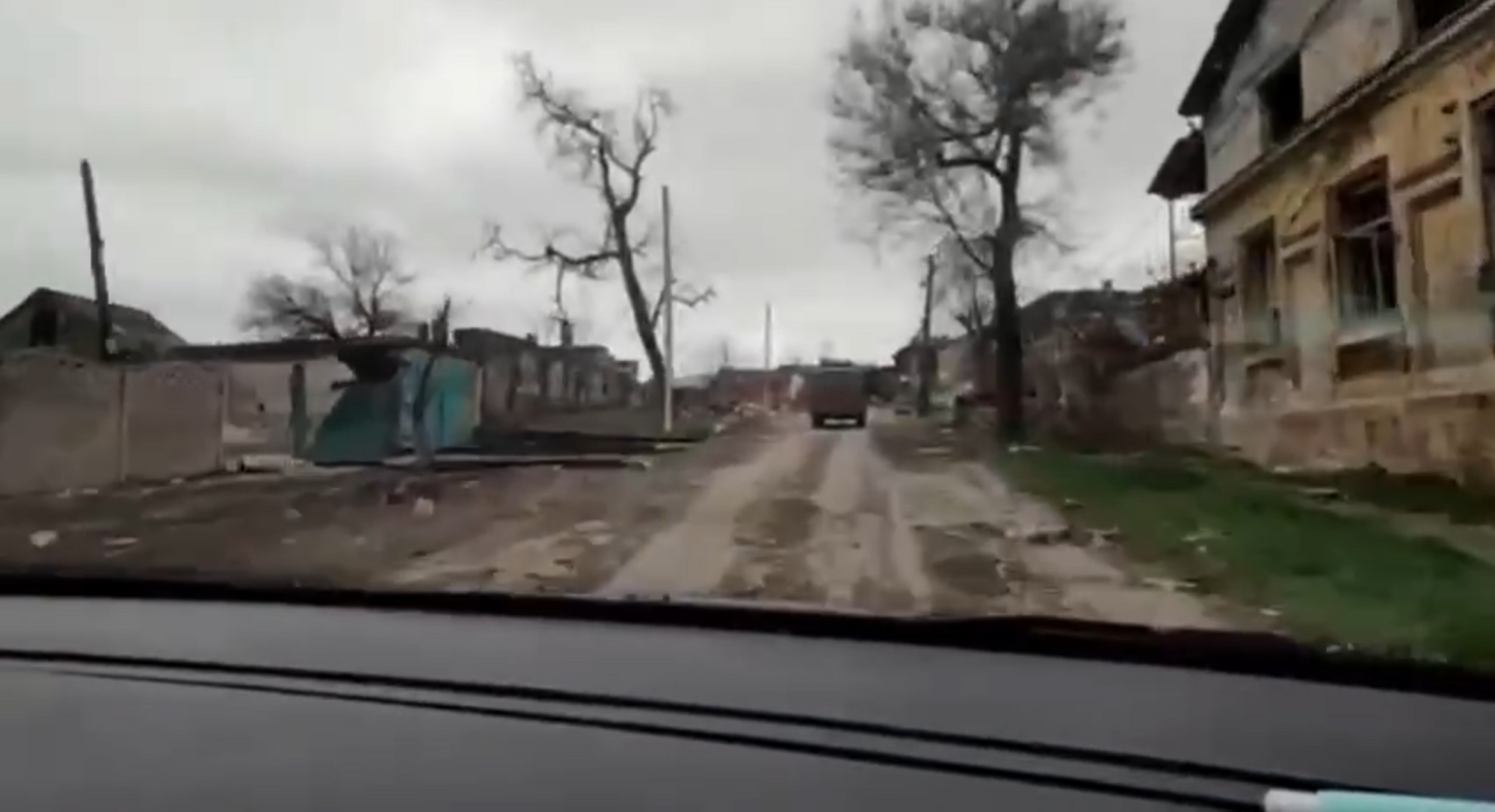 "Кадри, від яких холоне кров": у мережі показали, який вигляд має розбомблений Маріуполь. Відео