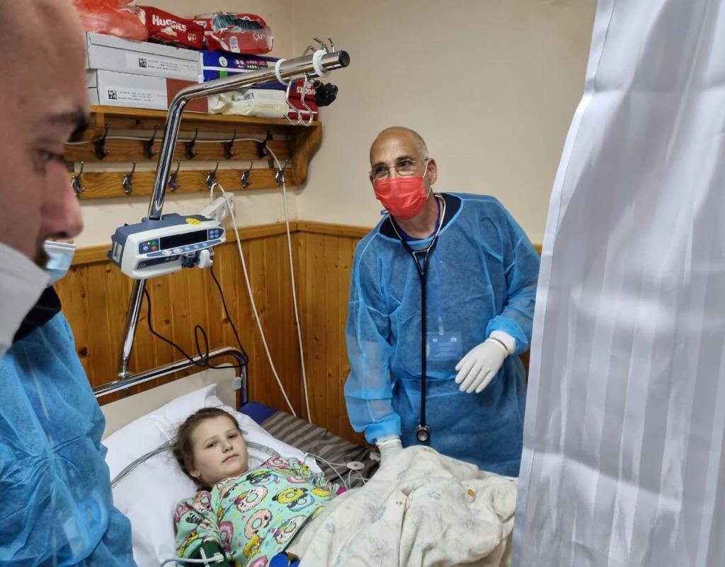 Вместе с медицинской бригадой город посетил главный раввин Украины Моше Реувен Асман