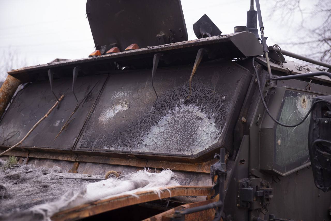 Оккупанты сожгли собственный бронеавтомобиль "Тайфун"