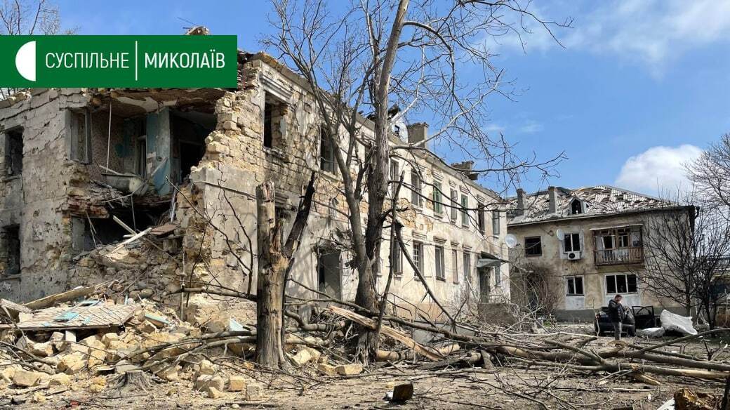 Россияне обстреляли жилые дома в Николаеве
