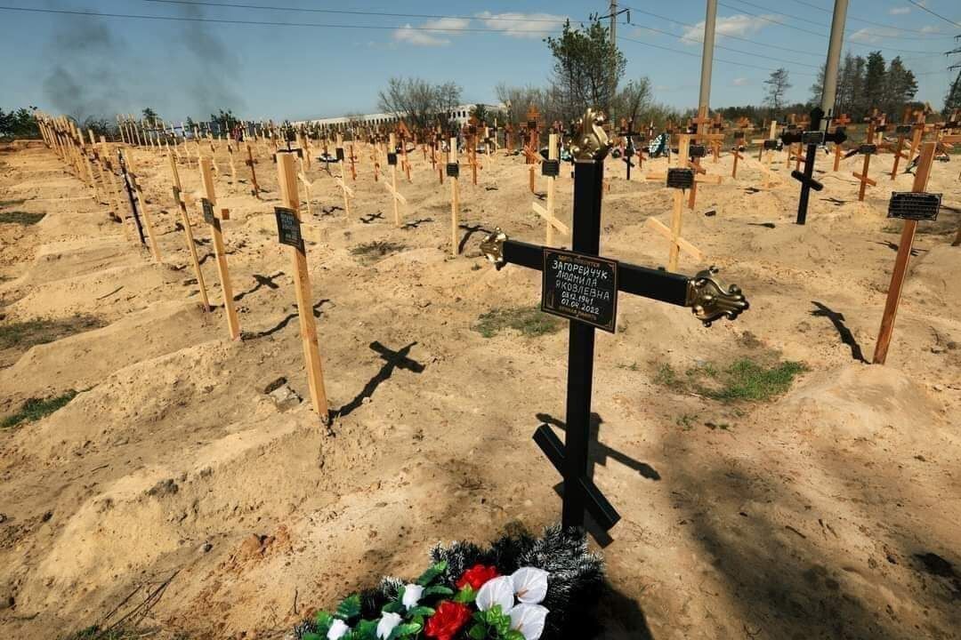 У Сєвєродонецьку за неповних два місяці війни - понад 400 могил