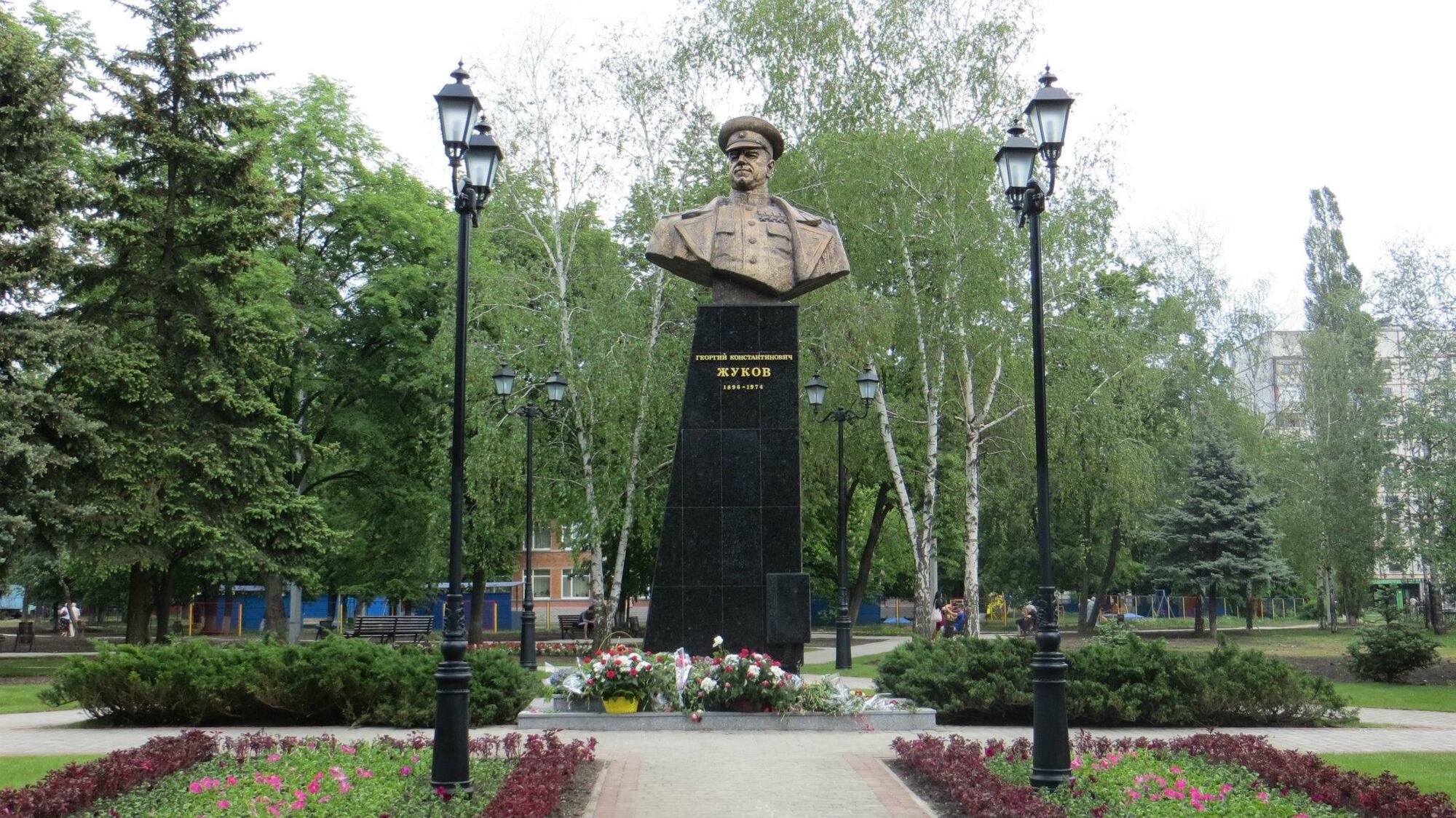 Так выглядел памятник маршалу Жукову в Харькове