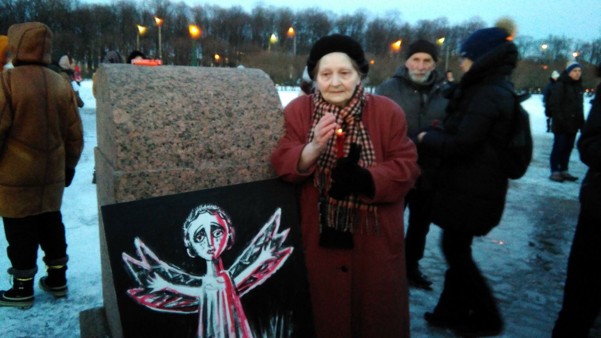 Художница принимает участие в протестах в течение 20 лет.