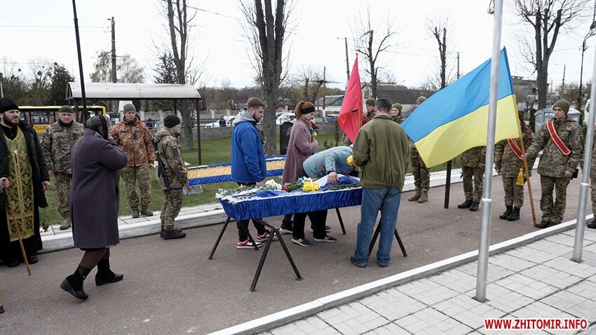 У Житомирі попрощалися з 19-річним бійцем Дмитром Абрамчуком, який загинув у боях за Чернігівщину. Фото і відео