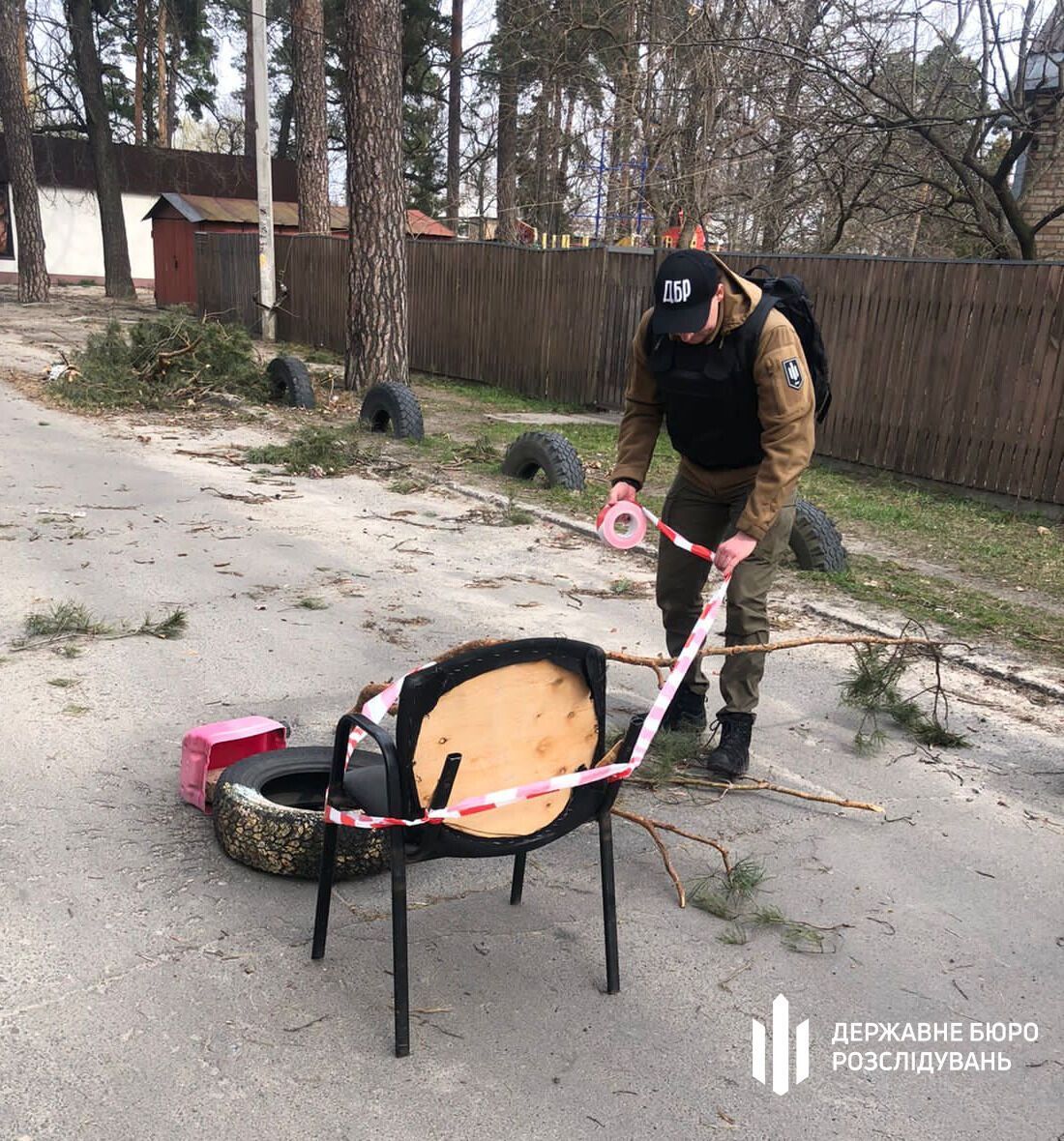 В Ірпені задокументували докази злочинів військ РФ: знайдено 13 поховань