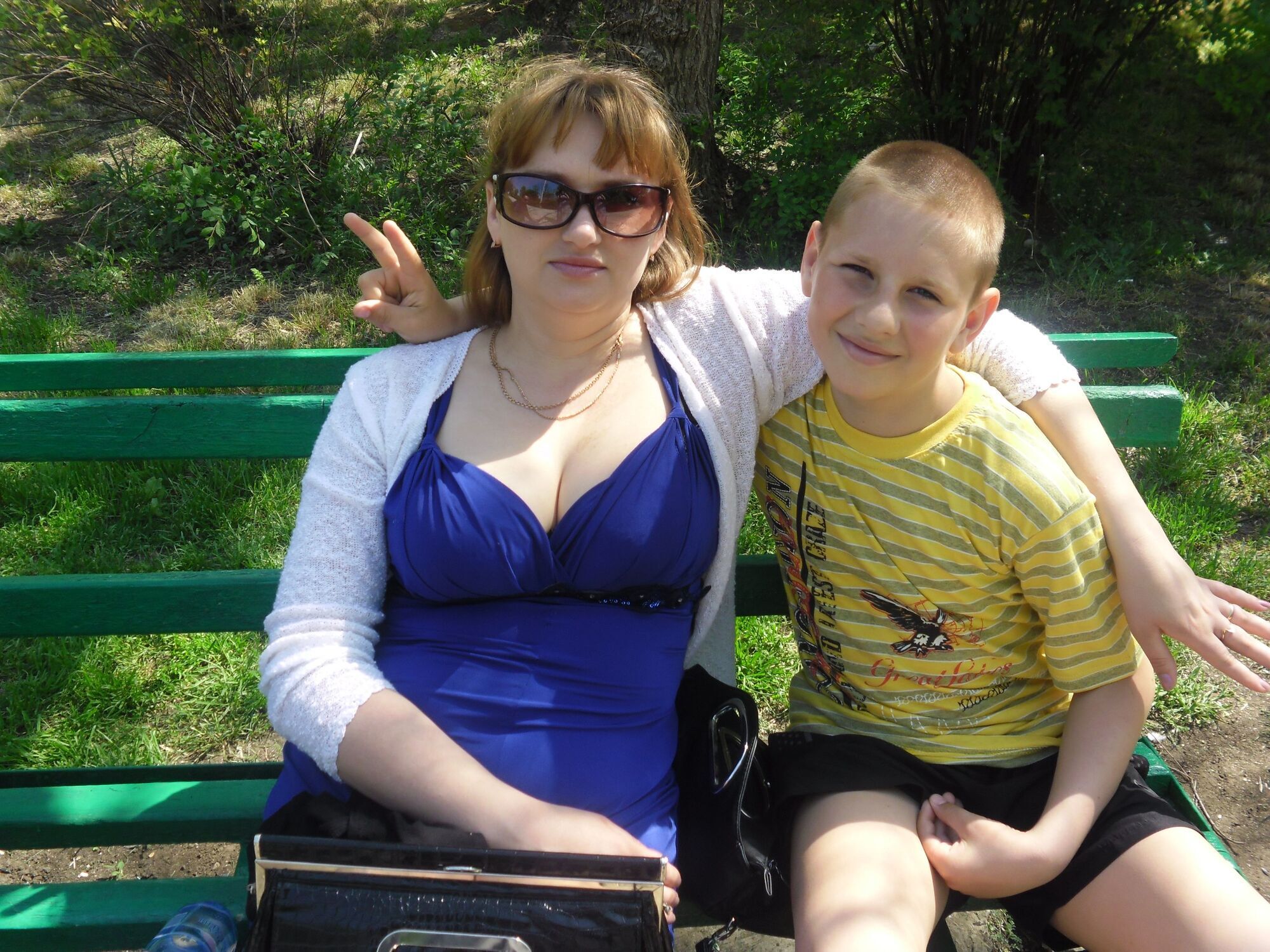 Андрей с мамой, ему тут 12 лет