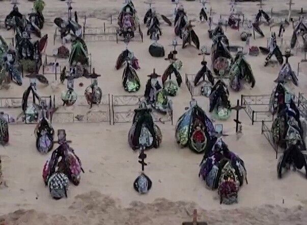 Кладбище с могилами убитых гражданских в Ирпене показали с высоты