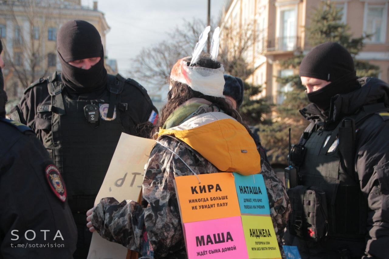 Масові затримання на антивоєнних акціях в Росії.