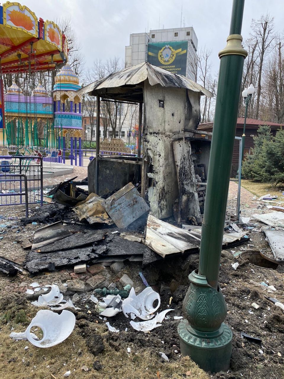 Парк Горького пострадал от вражеских обстрелов