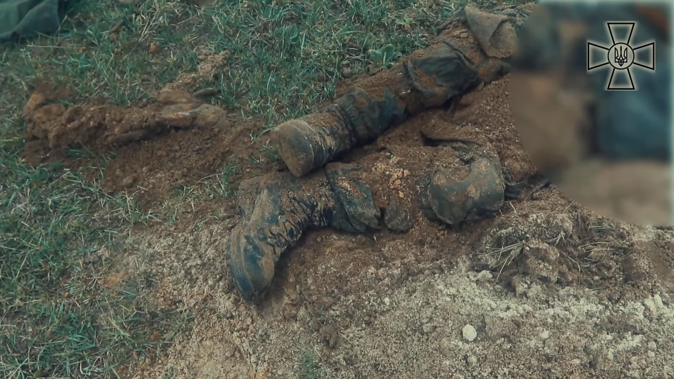 В России начали захоронение оккупантов, тела которых на самом деле до сих пор в Украине. Видео