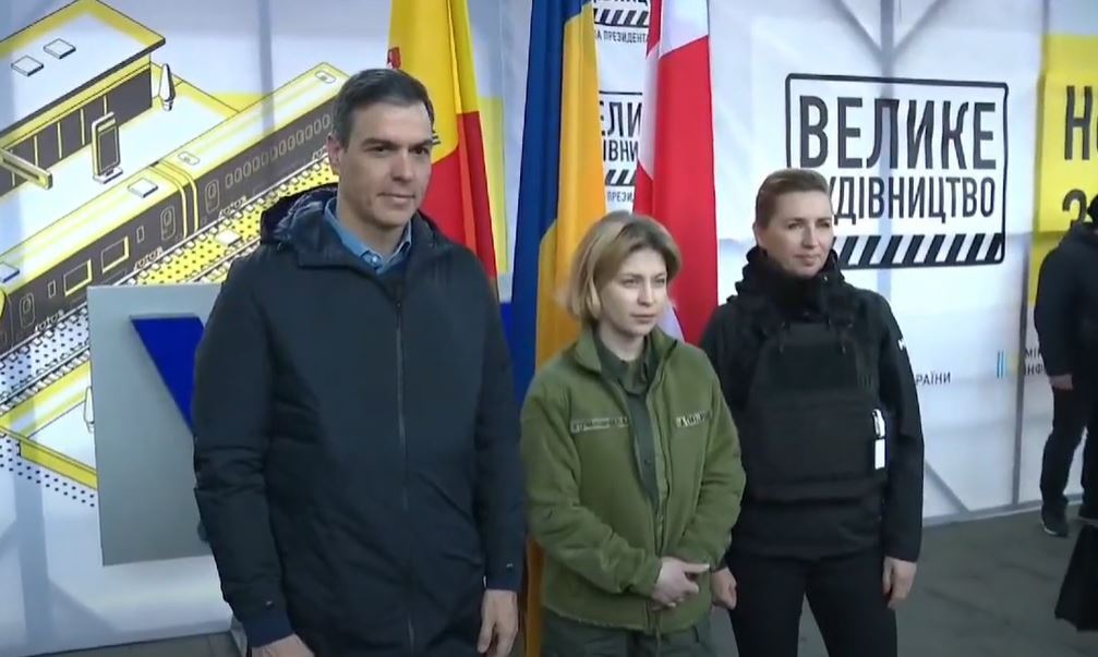 Премьер-министр Испании приехал в Украину