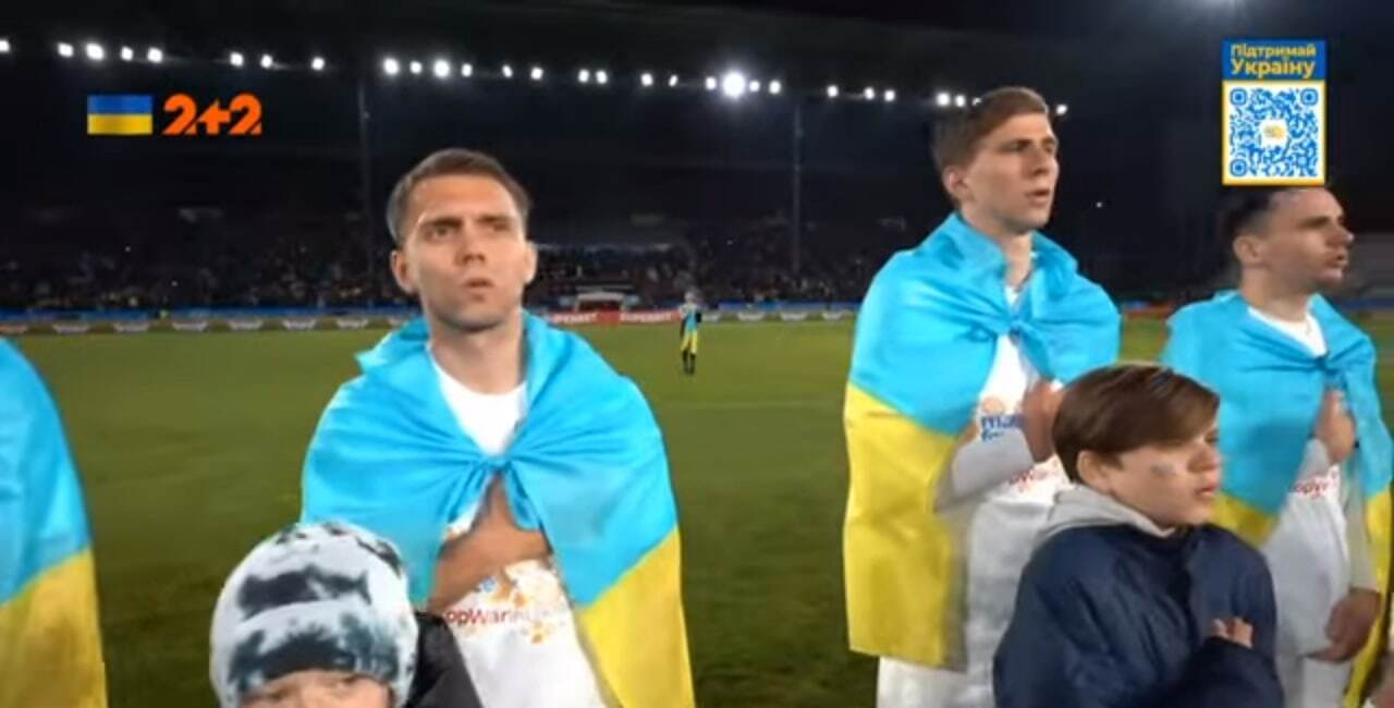 Саніна заспівала гімн України перед матчем Динамо – Клуж у Румунії.
