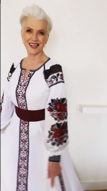 Мама Илона Маска популяризирует украинскую одежду