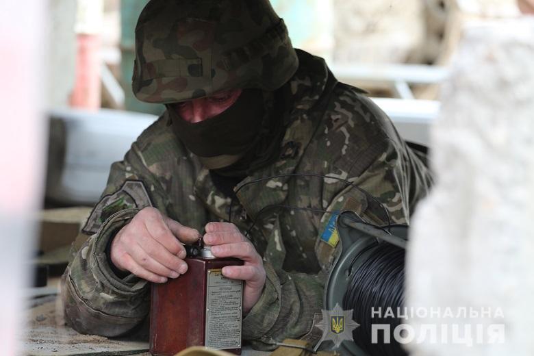 В Киеве с начала войны пиротехники обезвредили свыше тонны российских снарядов. Фото и видео