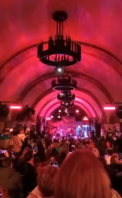 Концерт Вакарчука в метро Киева