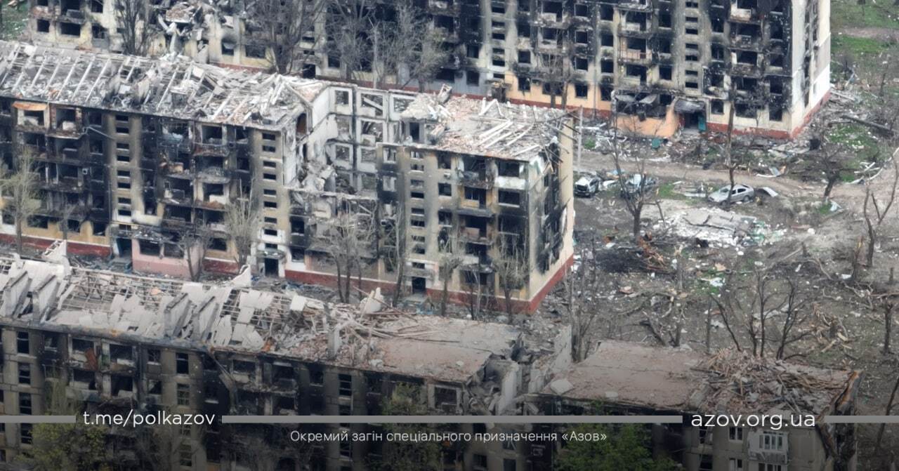 Розбомблені загарбниками житлові квартали Маріуполя