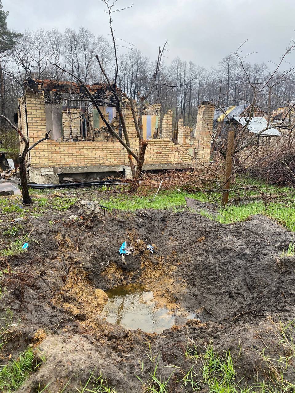 Вирви після обстрілів.