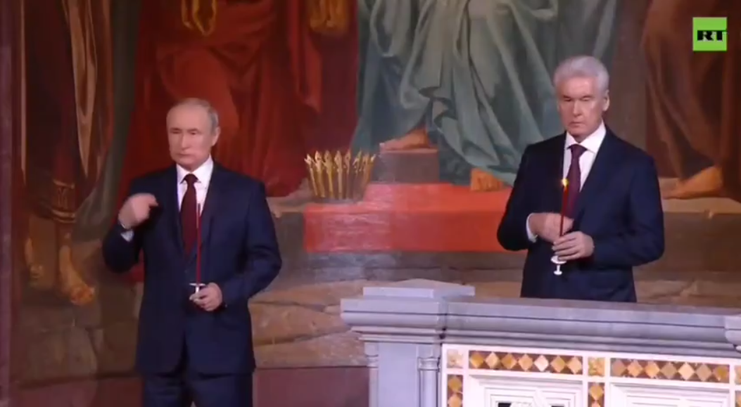 "Сценка у бункері?" На відео з Путіним на великодньому богослужінні помітили дивне. Відео