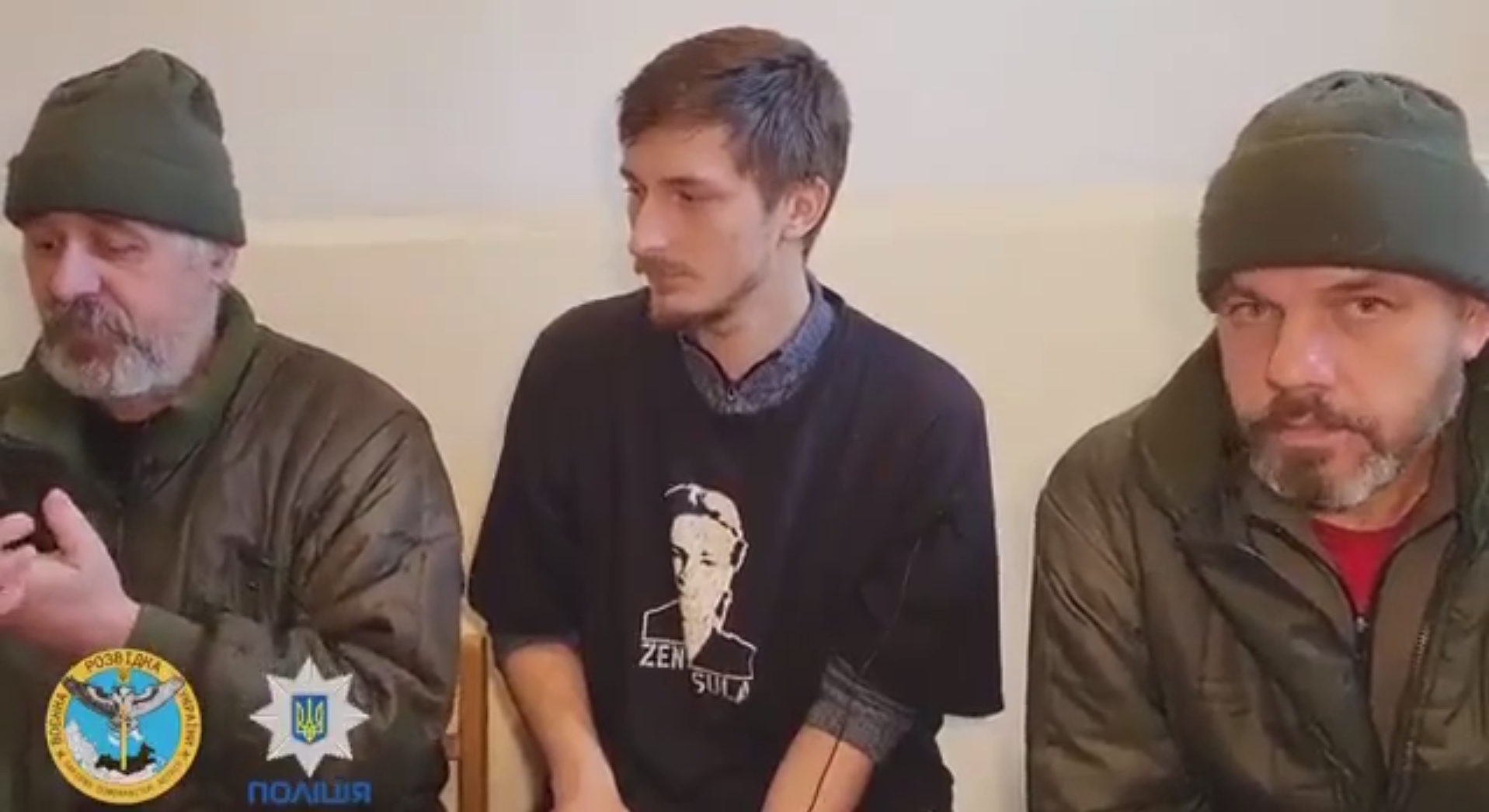 Один із полонених (ліворуч) виявився вчителем російської мови