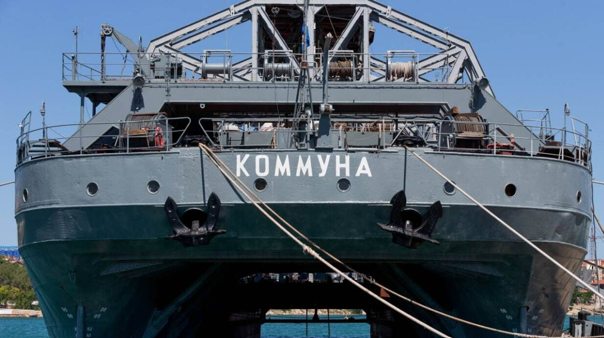 Корабль "Коммуна" ВМФ РФ занимается поисками затонувшего крейсера "Москва"