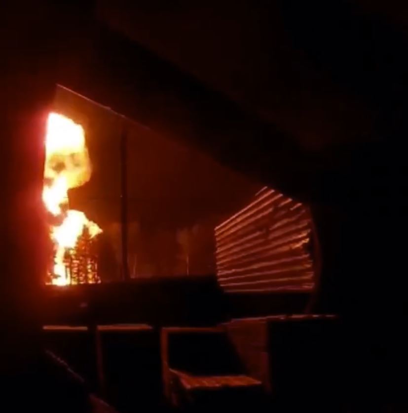 На нефтебазе в Брянске произошел сильный пожар