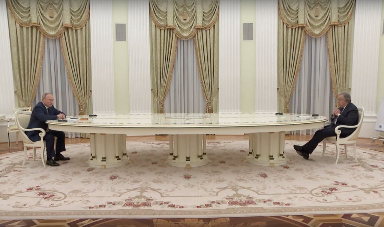 Встреча Путина и Гутерреша проходила за таким столом