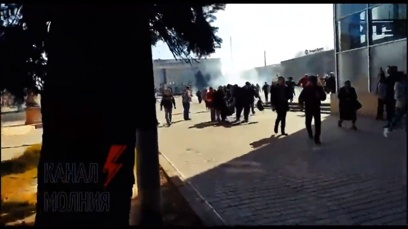 Слезоточивый газ против украинских митингующих в Херсоне