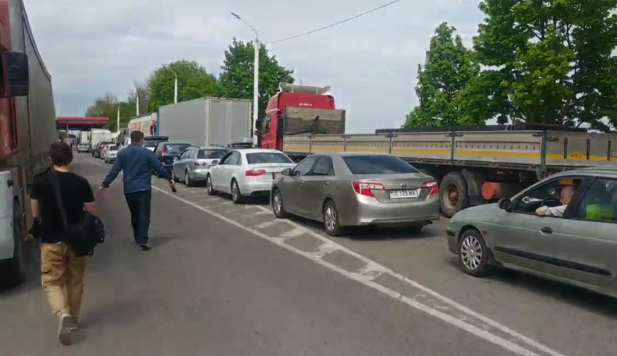 На выезде из Приднестровья в Молдову образовалась пробка