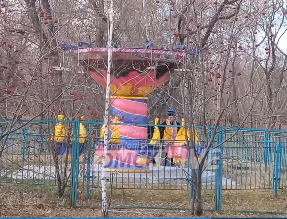 В Омске в парк аттракционов пригласили священника