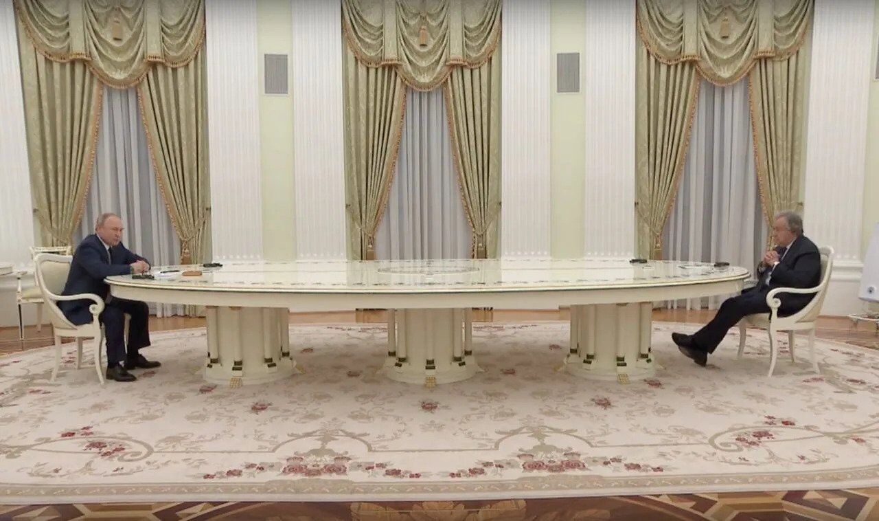 Встреча Путина и Гутерриша за шестиметровым столом.