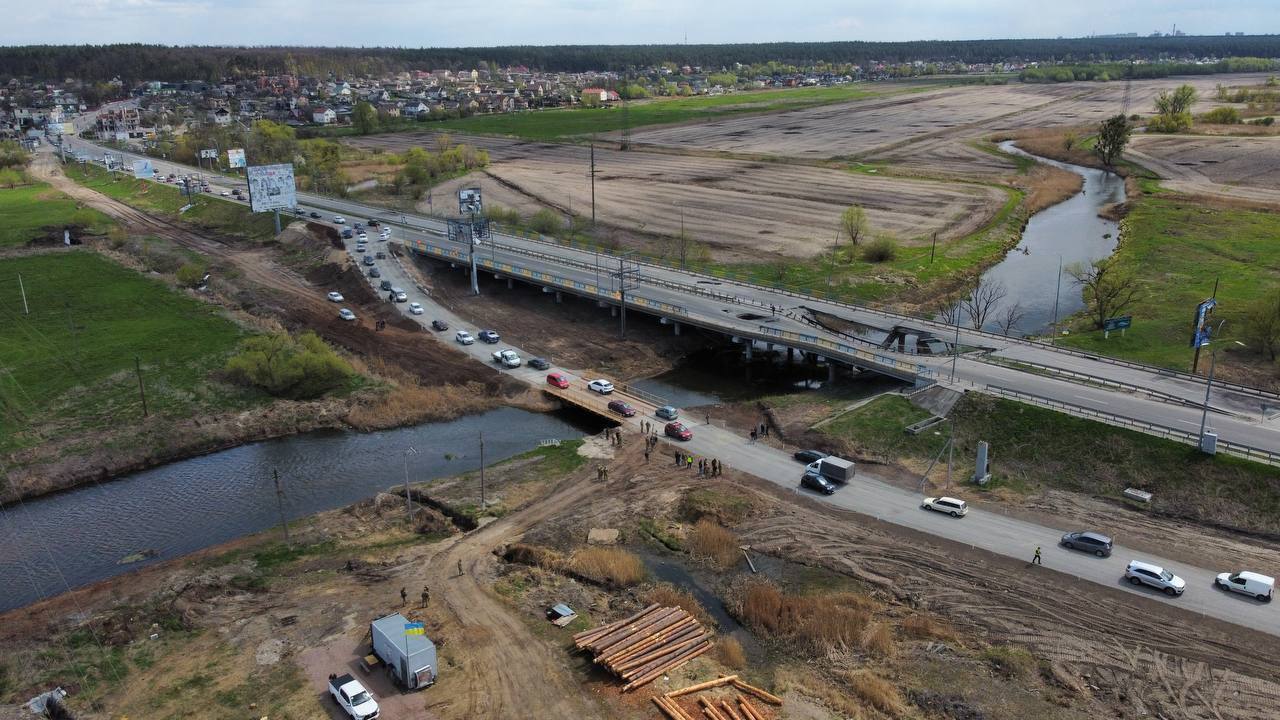 Поблизу Гостомеля відкрили тимчасову переправу на трасі М-07.