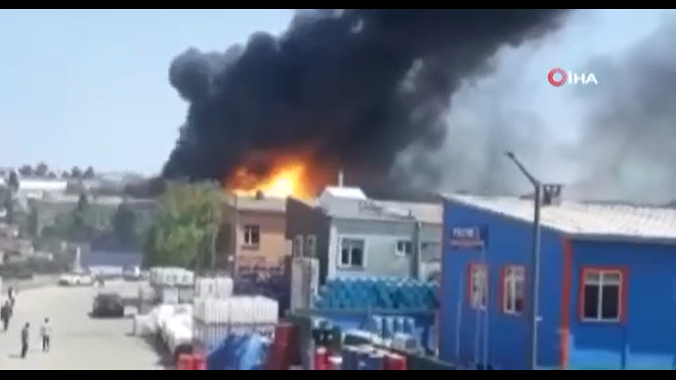 Взрыв на лакокрасочном заводе в Стамбуле