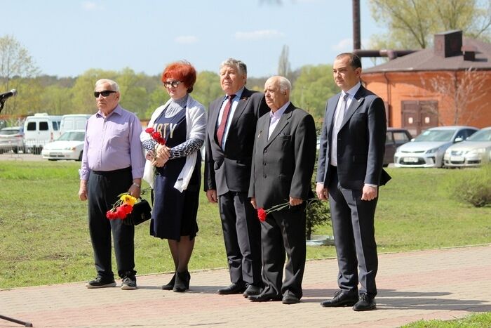 Галина Шаповалова 26 апреля пришла на траурный митинг в платье с мерцающей надписью PARTY