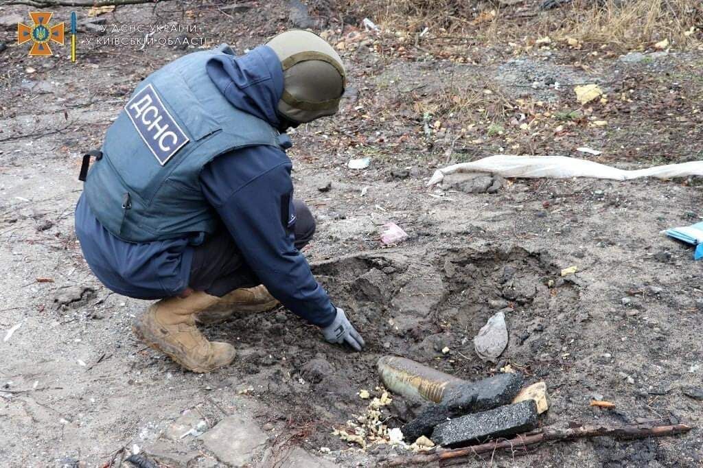 Фахівці ДСНС проводять розмінування у звільнених від окупантів містах