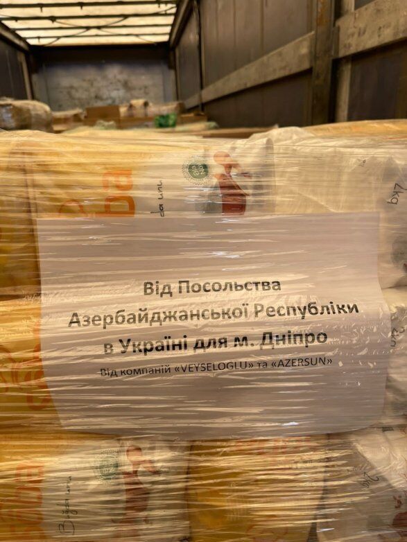 Посольство Азербайджану відправило до Дніпра 20 тон продовольчої допомоги
