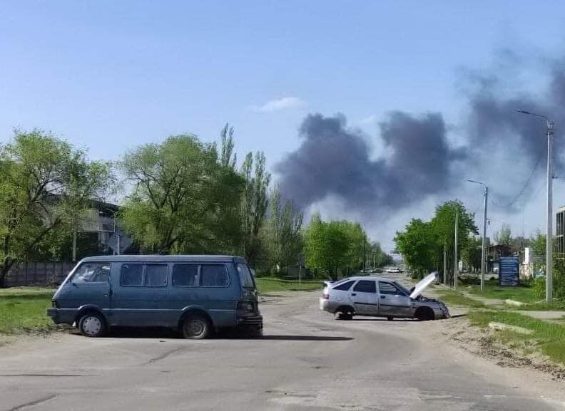 Россияне обстреляли автомобиль с волонтерами