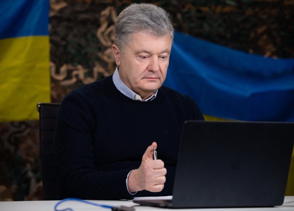 Порошенко виступив на міжнародному форумі Інституту Маккейна: зброї для України багато не буває