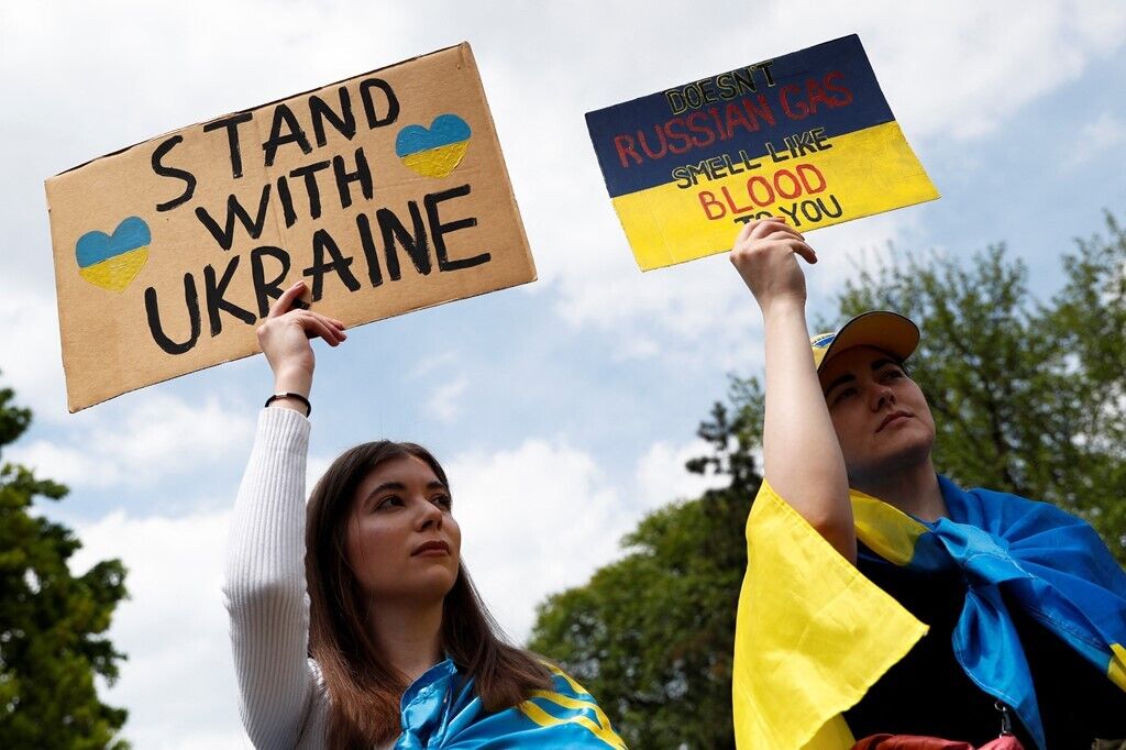 Активісти закликали уряд відмовитися від російського газу.