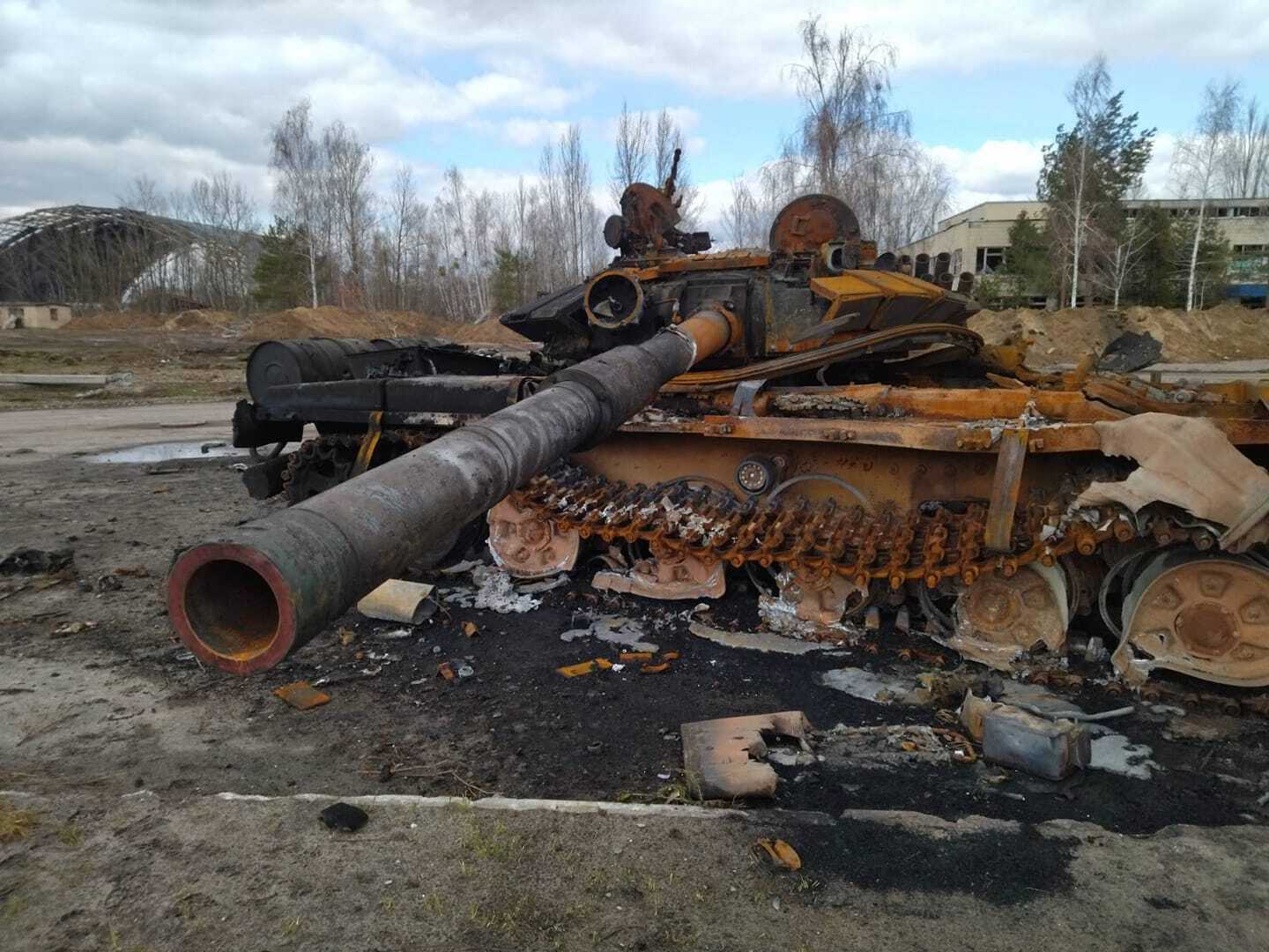 Обгоревший российский танк