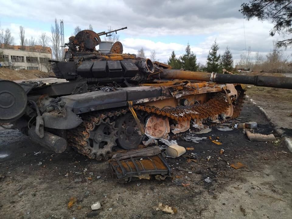 Обгоревший российский танк