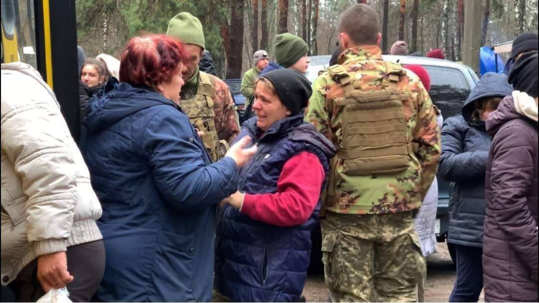 Хвора на астму людина померла без ліків, за водою ходили під конвоєм: у селі на Чернігівщині розповіли про 25 днів окупації